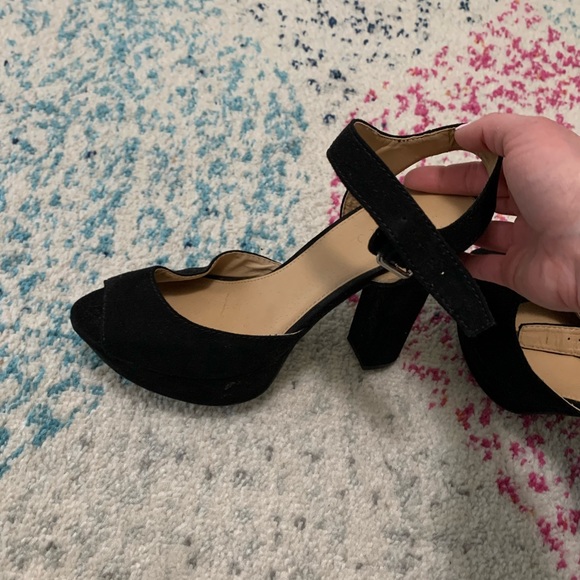 Candie’s Suede Open-Toe Heels - Picture 9 of 11